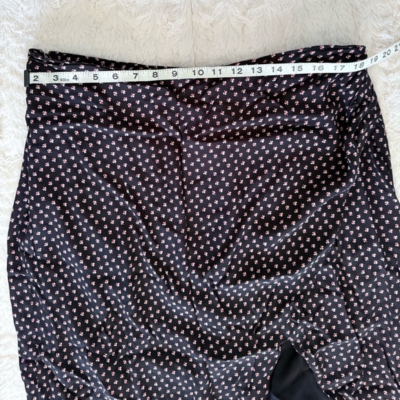 Abercrombie Black Midi Skirt w/ Scrunch Detail - Picture 4 of 7